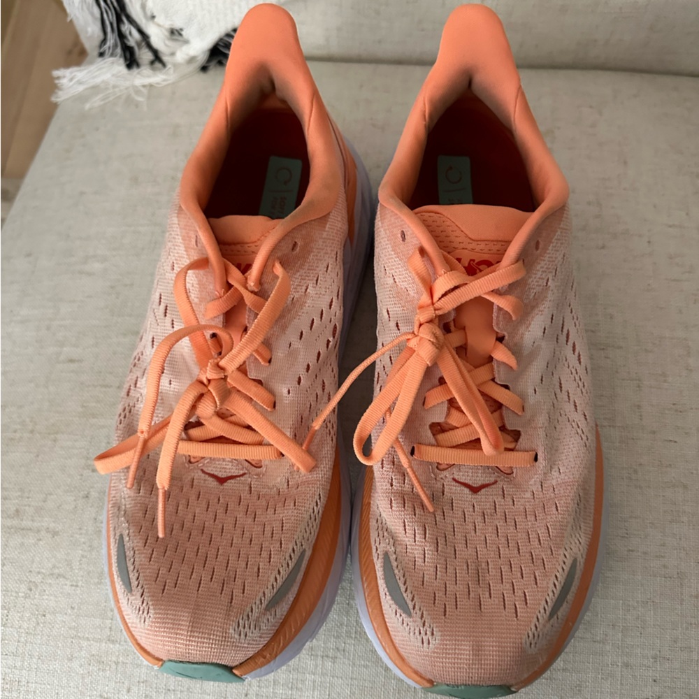 Women's Hoka Clifton 8's Size:8.5